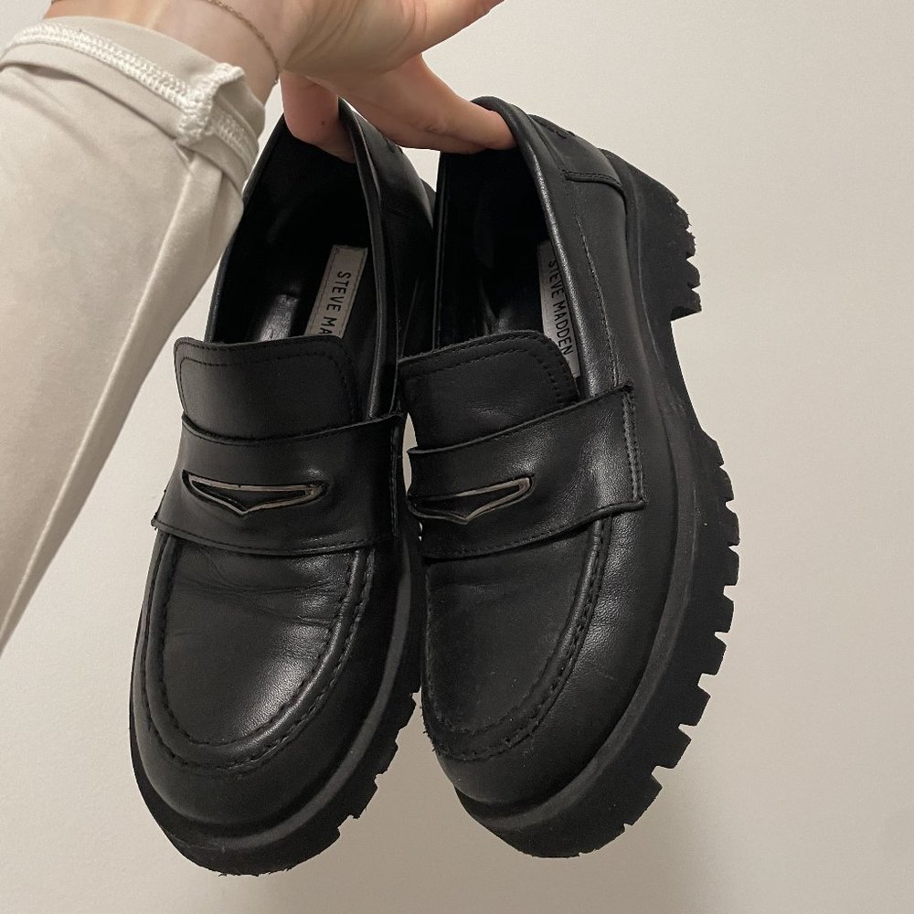 Steve Madden Black Leather Lug Sole Loafers